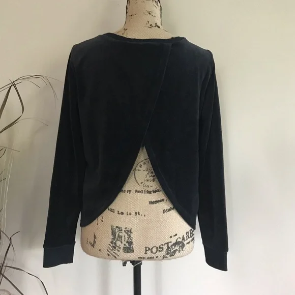 •Victoria’s Secret• black velour lounge top - Picture 4 of 5